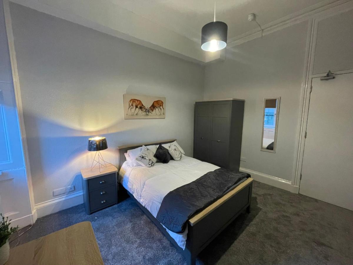Traditional 5 Bedroom City Centre Apartment กลาสโกว์ ภายนอก รูปภาพ